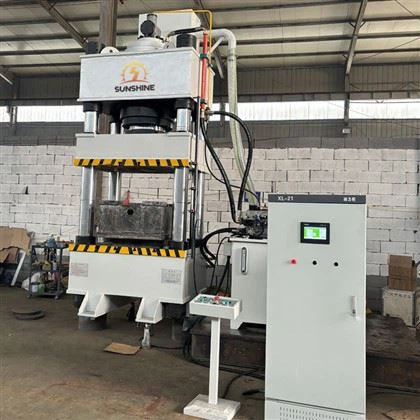 Geležies trupinių pyragas mašina